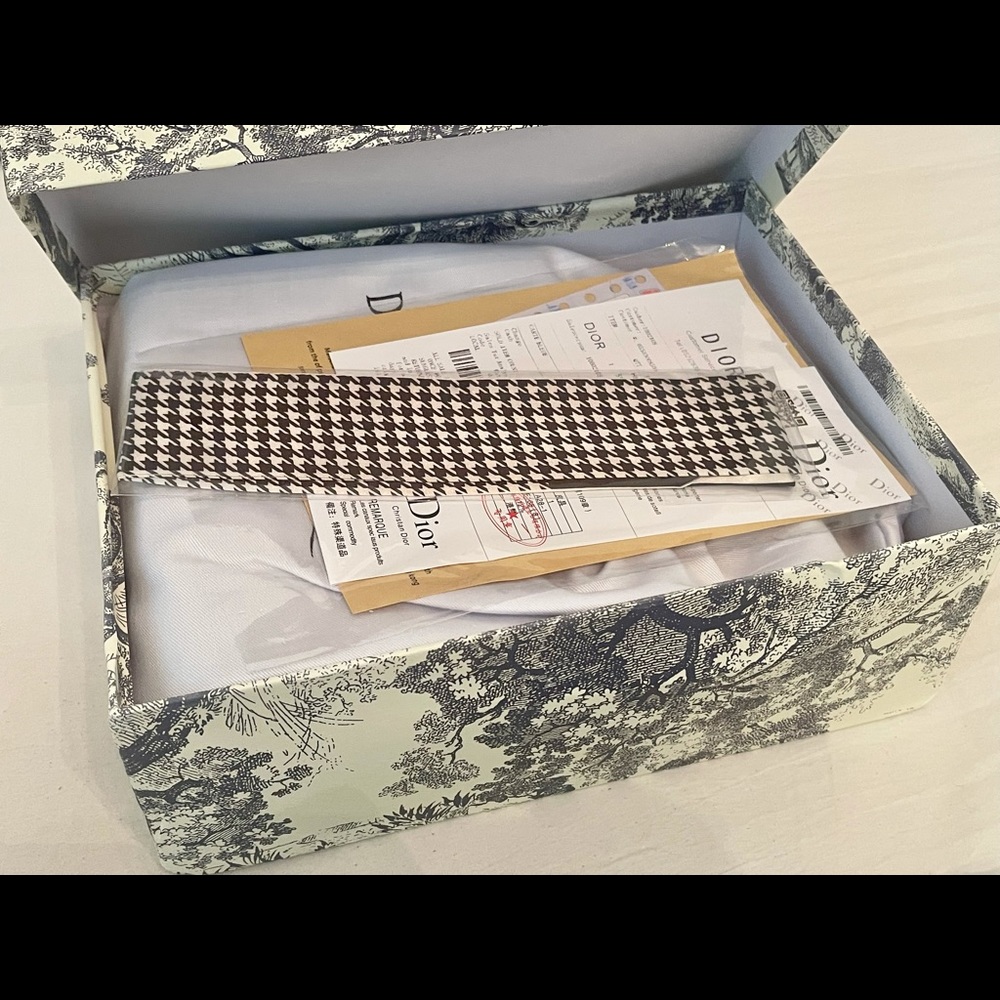 Brand new just opened in pics dior purse leather - Picture 3 of 5